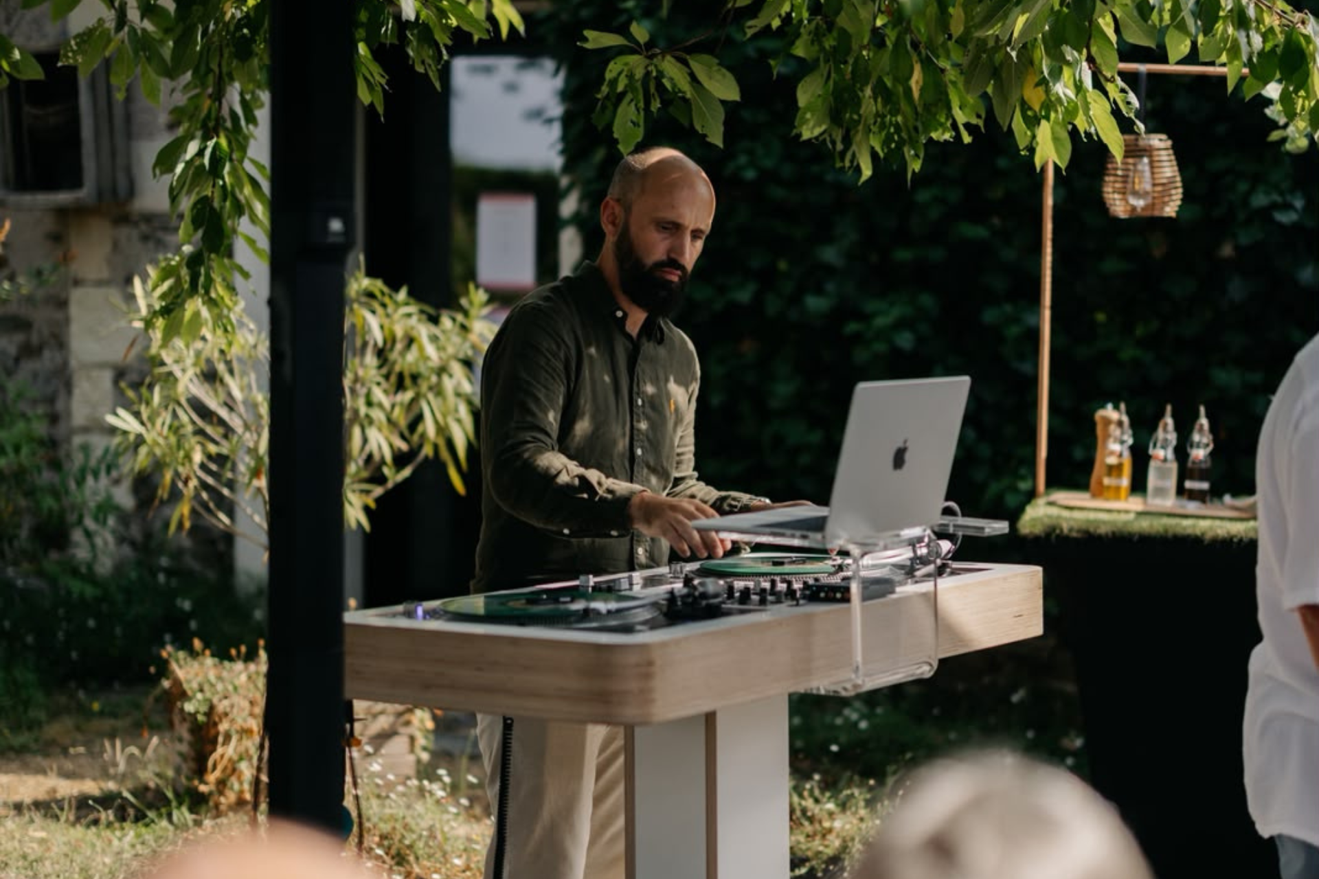 Ambiance de mariage animée par Sébastien Rythmx, DJ en Haute-Savoie
