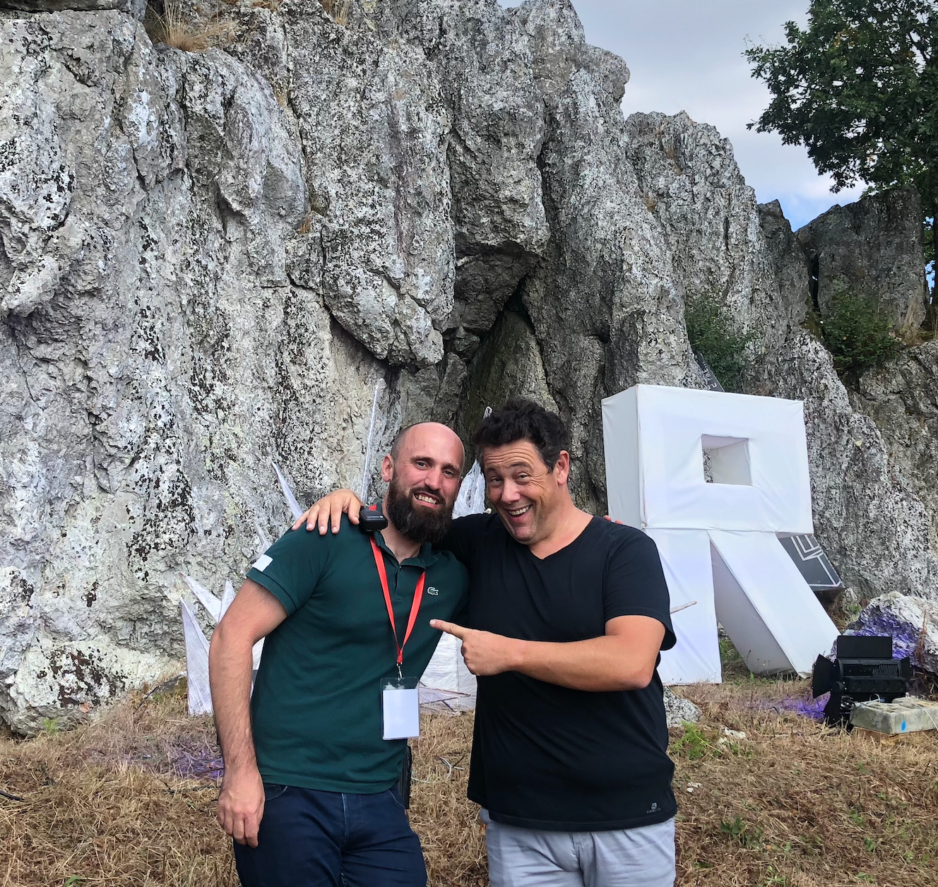 Sébastien Rythmx aux côtés du DJ Joachim Garraud lors d'un festival électro